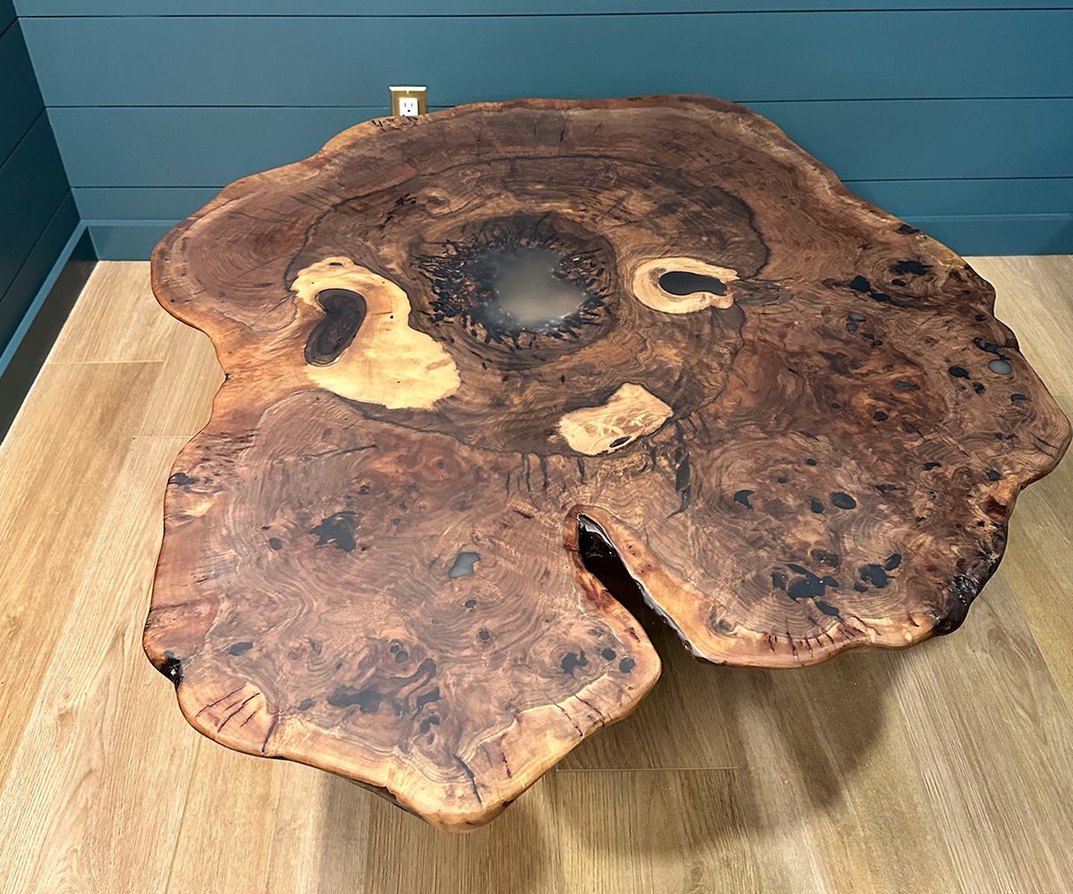 accentCoffeTableBlueWall